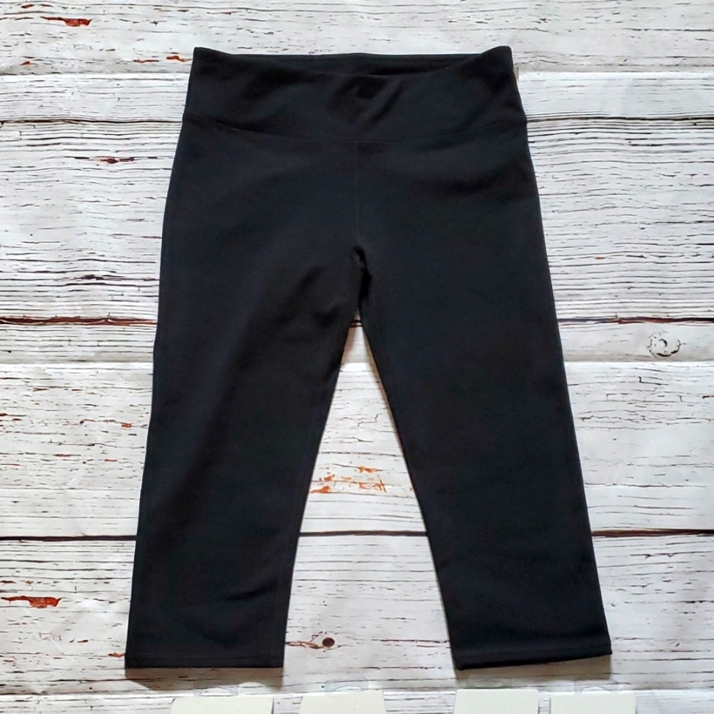 🆕️ FABLETICS BLACK SALAR CROP WOMEN'S LEGGINGS 🖤